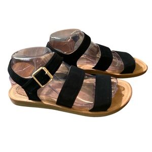 Coconut flat sandals, size 8, black